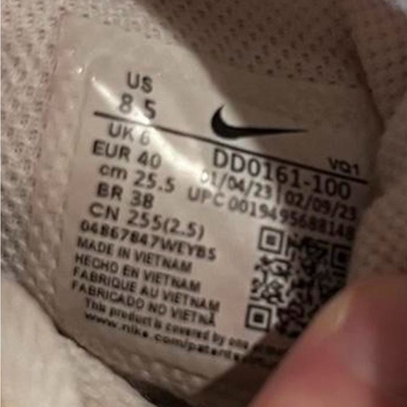 Nike Women’s Court Legacy Canvas Sneakers in White and Black Size 8.5 - Picture 7 of 7